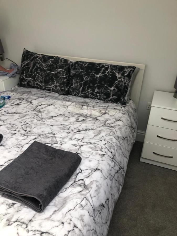Holiday home Stylish & Modern 4 Bedroom Sleep 8 *