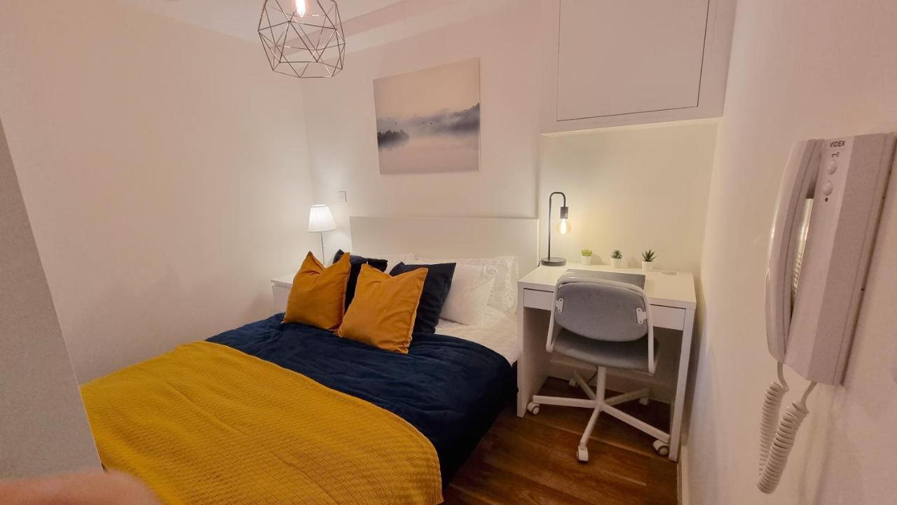City Centre Studio With Wifi Parking & Shops Apartment *