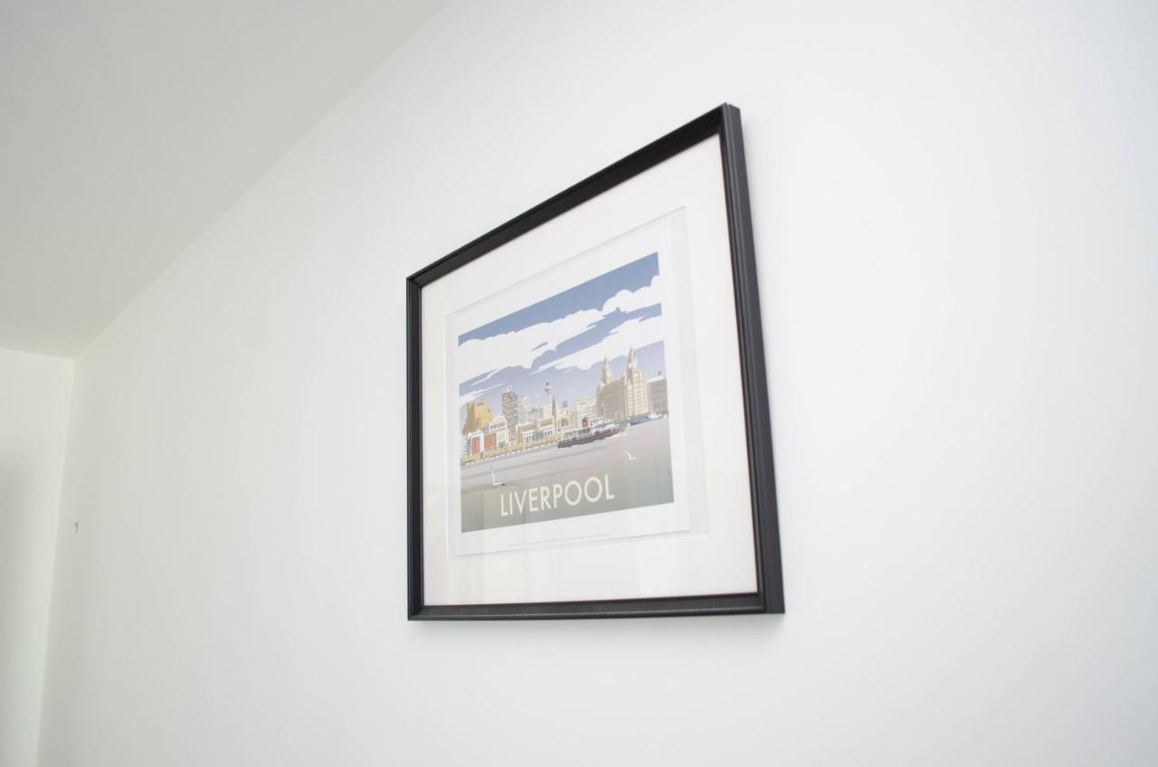 Apartment Serviced In Centre - Free Parking - Balcony - By Happy Days *
