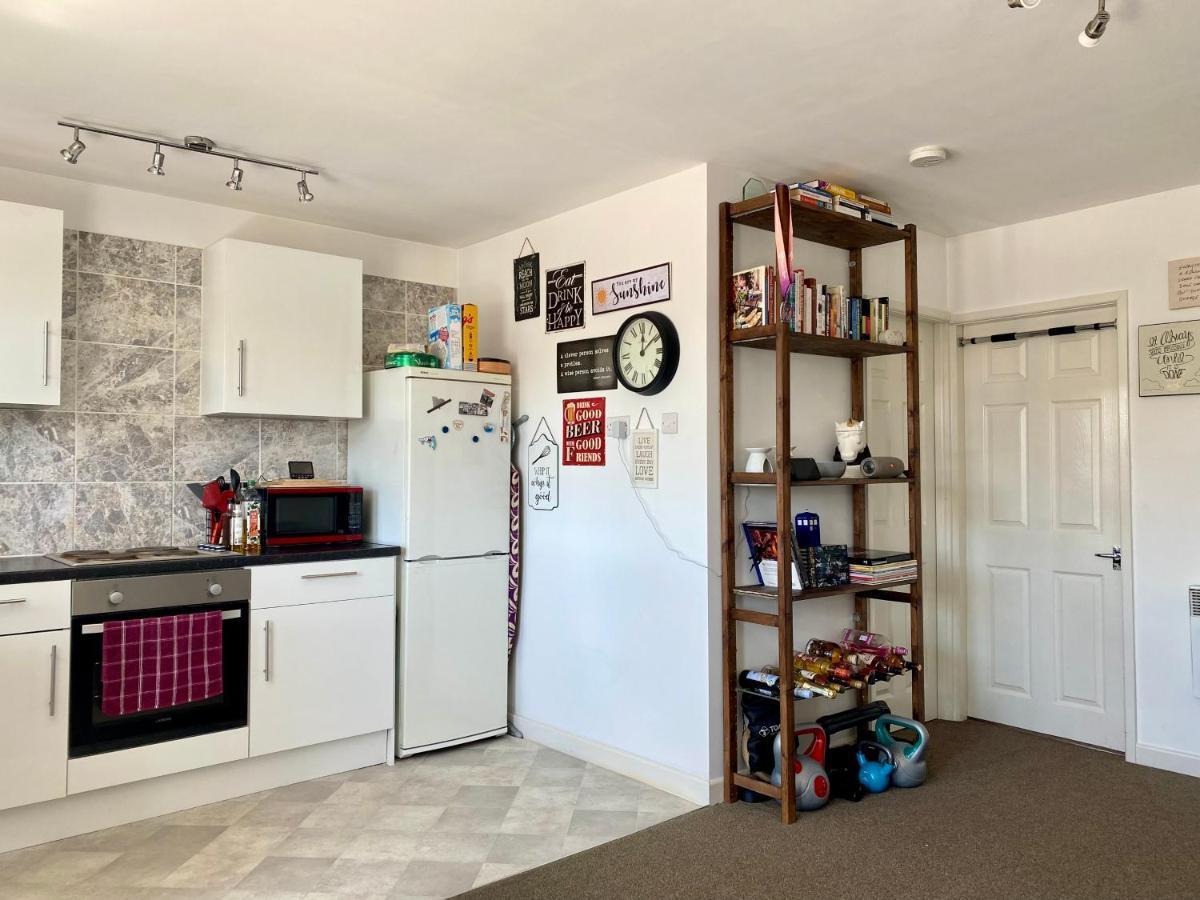 Cosy Flat - Access To Centre/airport/stadiums Apartment