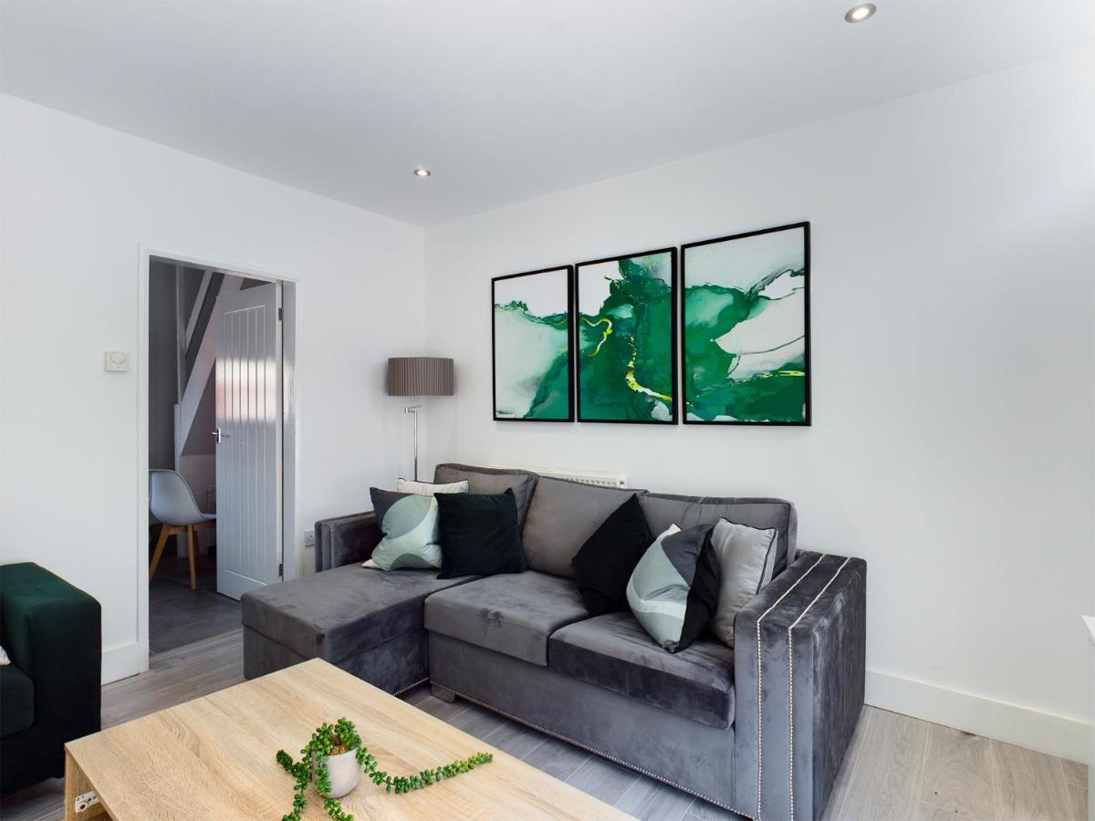 Gorst House 2 Bed House, Sleeps 4 Close To Stadium