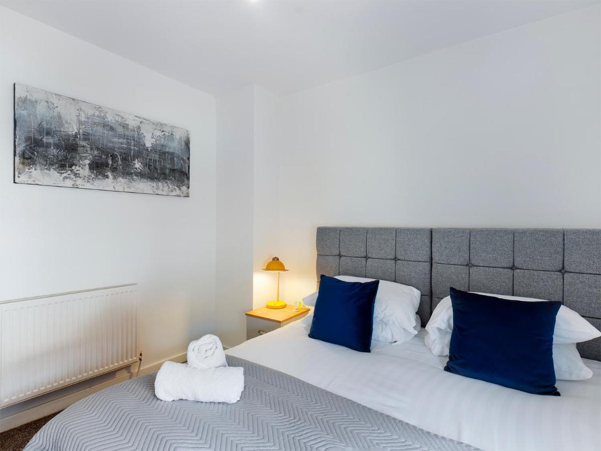 Gorst House 2 Bed House, Sleeps 4 Close To Stadium *