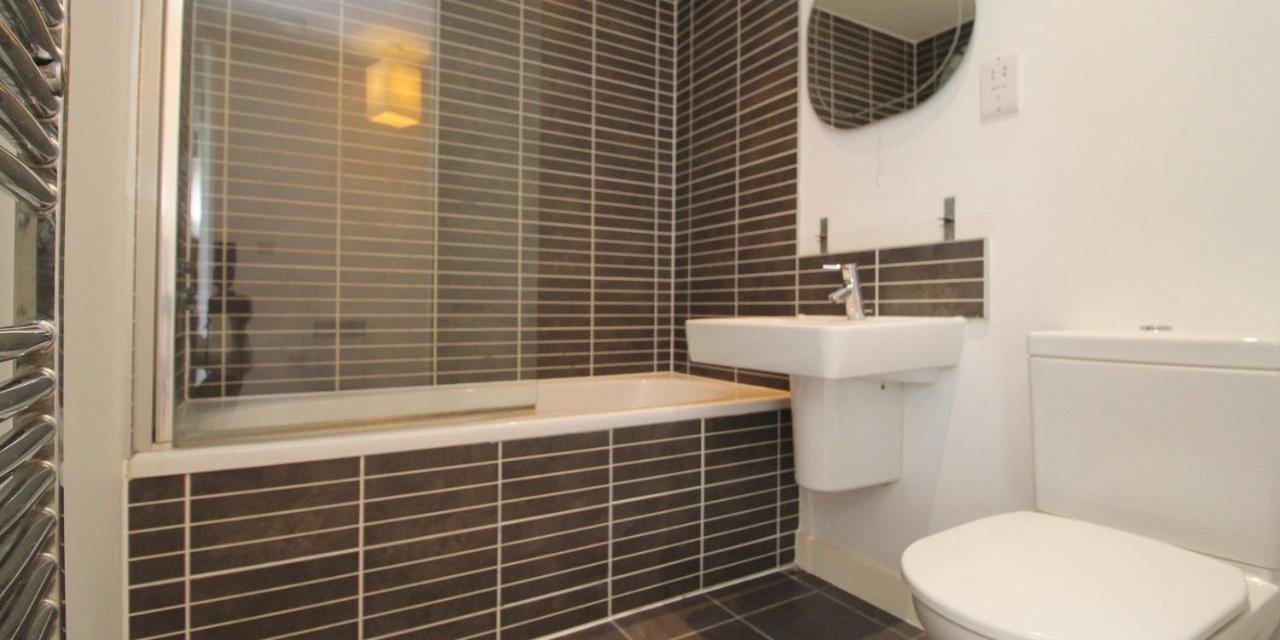 *city View* 1 Bedroom Central With Balcony Apartment *