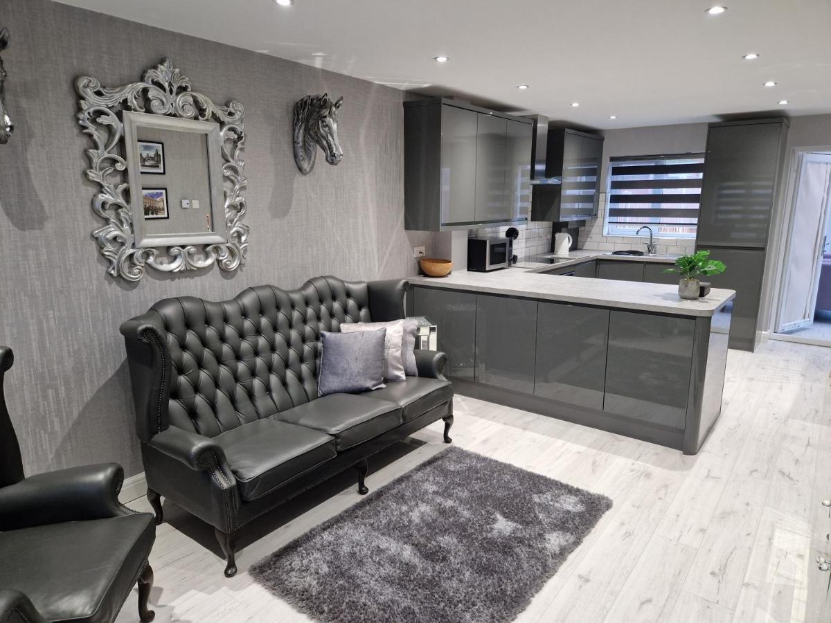 Corner House At L3 * Liverpool
