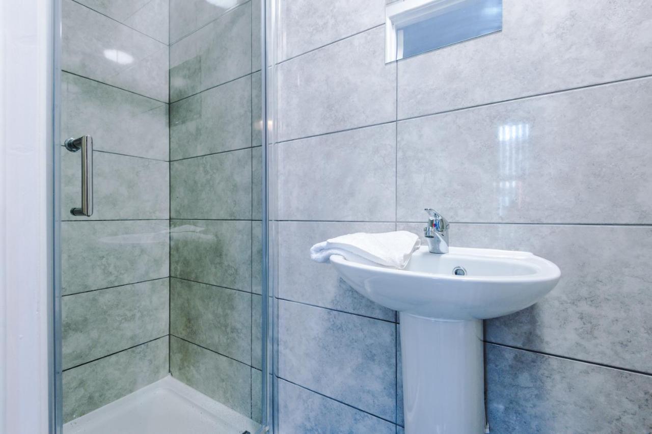 Cosy 3 Bed 3 Bath House - Central -self Check-in & Free Parking! *