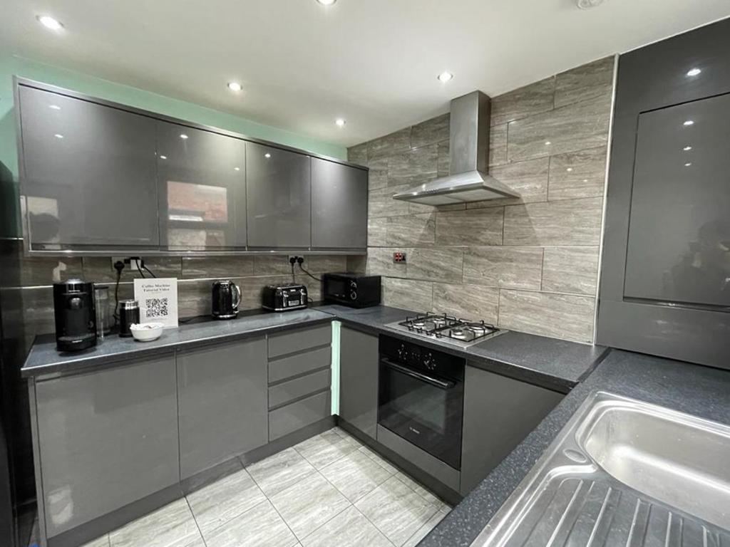 Apartment Stunning 4 Bed 4 Bath House In Liverpool