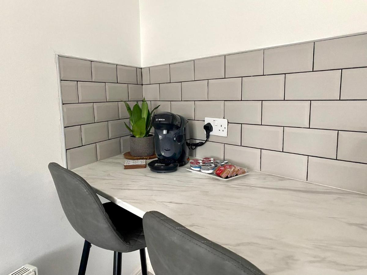 Apartment Lovely Stylish Near Penny Lane! Free Parking *