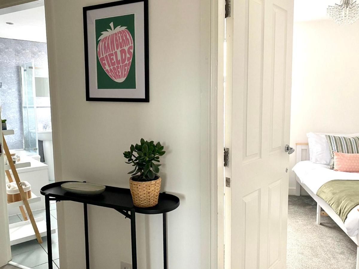Apartment Lovely Stylish Near Penny Lane! Free Parking