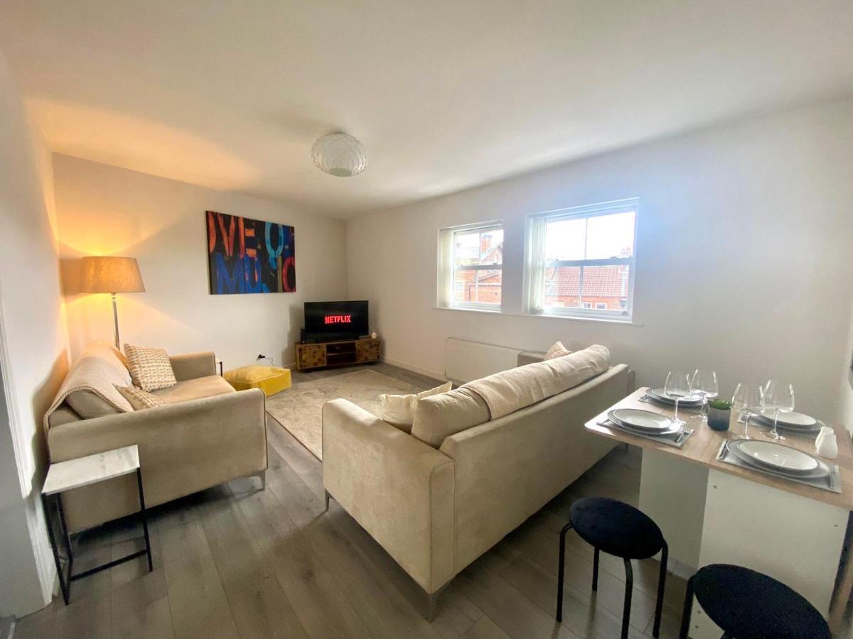 Apartment Lovely Stylish Near Penny Lane! Free Parking