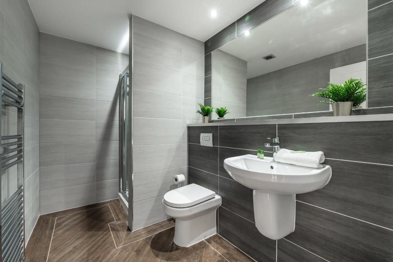 Host & - Manhattan House 8