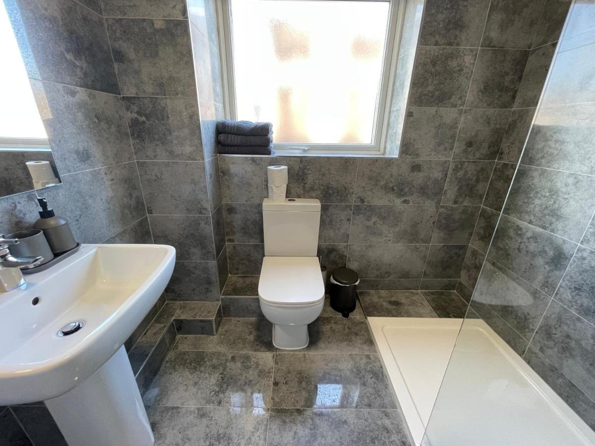 Mays - 458 Mill Street, Free Parking, 3 Minutes In Taxi To Baltic Market And Centre - Sleep 1-4 Guests *