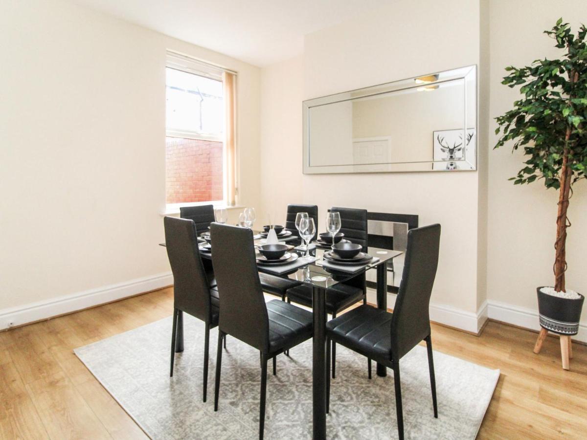 Centre House With Parking & Wifi By Amazing Spaces Relocations Ltd