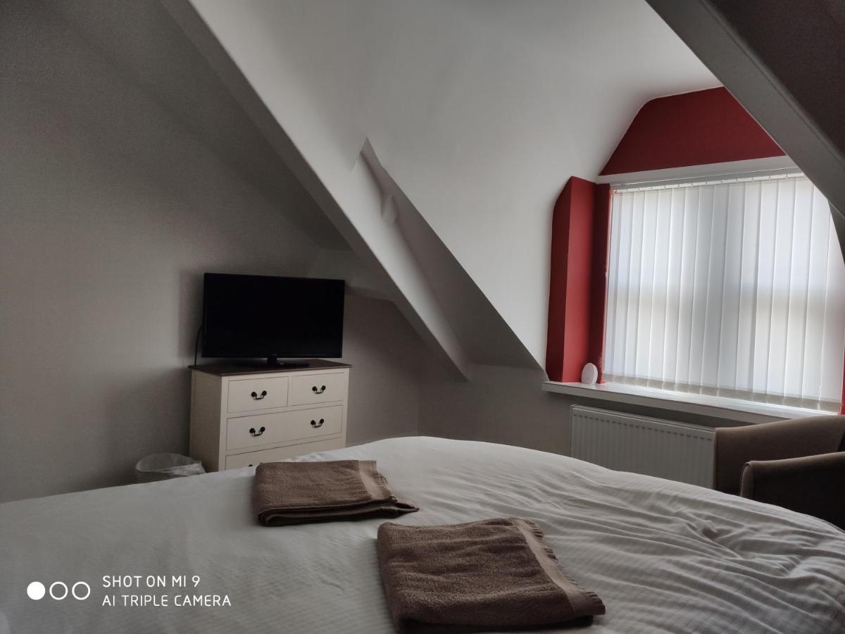 Oakfield Guest house *