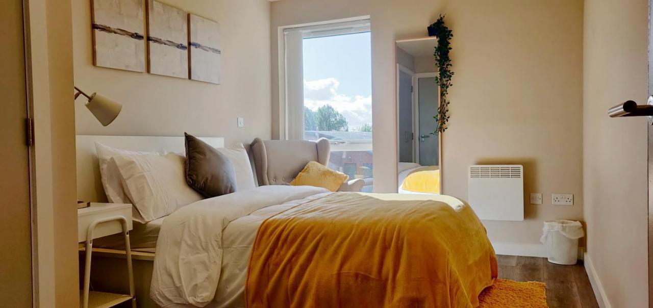 Large 65 Inch Tv Full Kitchen Long-stay Ready Apartment Liverpool