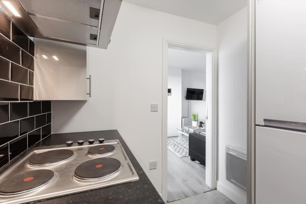 St Marys Studios-free Street Parking Apartment