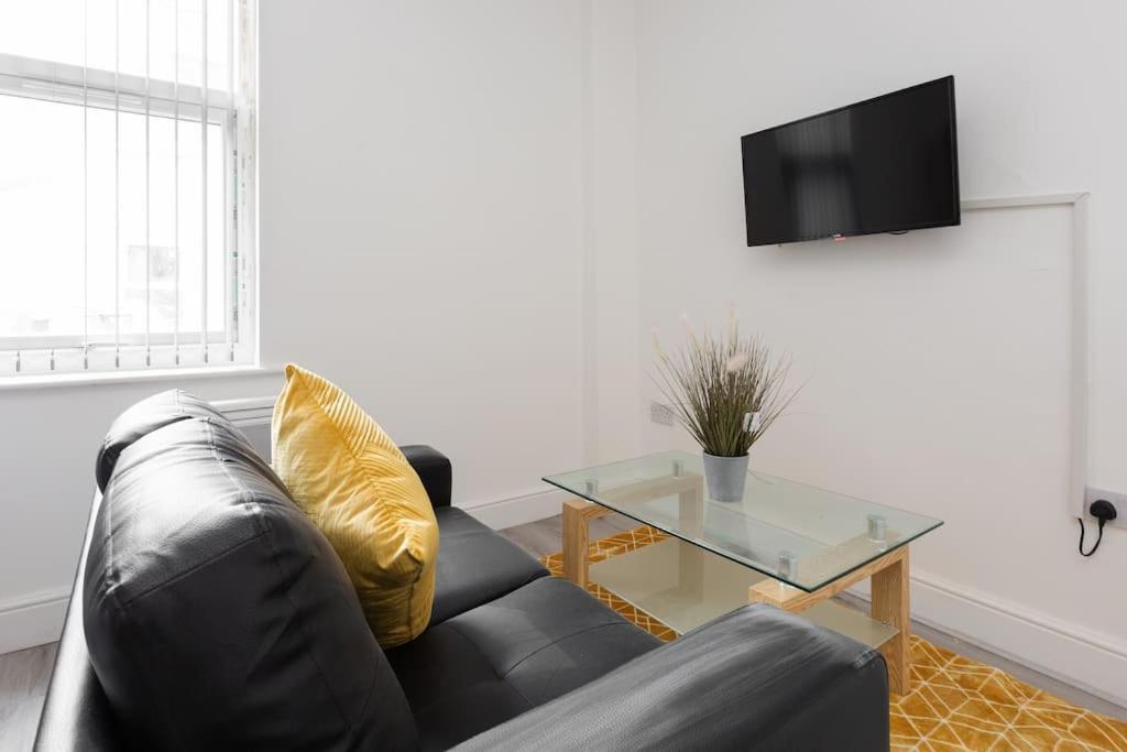 St Marys Studios-free Street Parking Apartment *