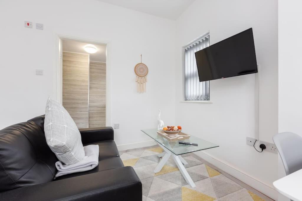 St Marys Studios-free Street Parking Apartment *