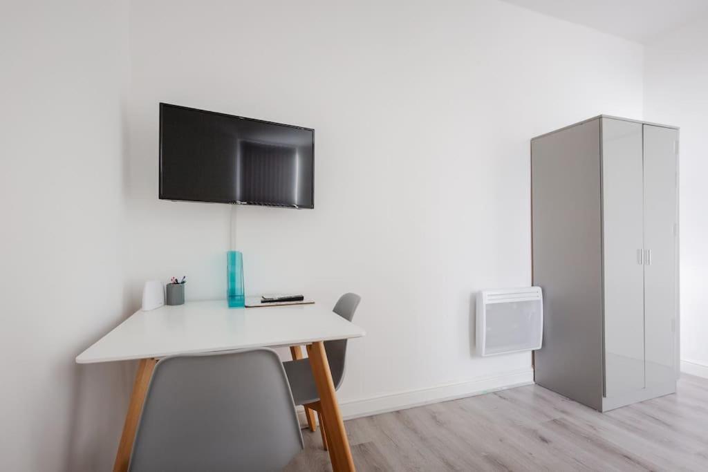 St Marys Studios-free Street Parking Apartment *