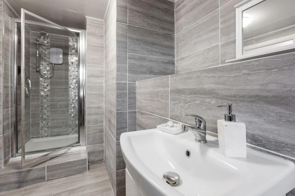 Apartment St Marys Studios-free Street Parking *