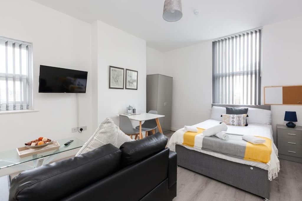 St Marys Studios-free Street Parking Liverpool