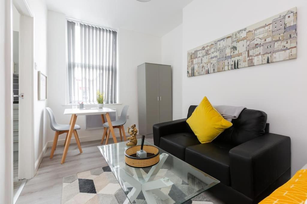 St Marys Studios-free Street Parking Apartment *