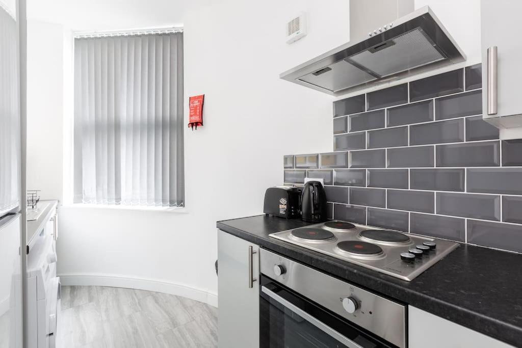 St Marys Studios-free Street Parking Apartment *