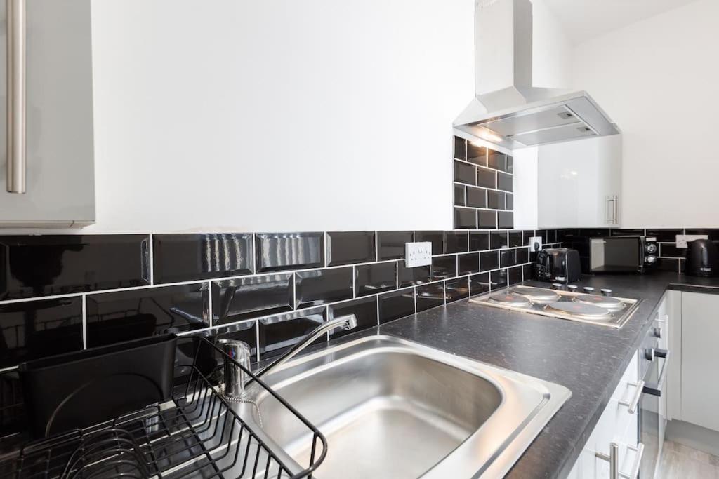 St Marys Studios-free Street Parking Apartment Liverpool