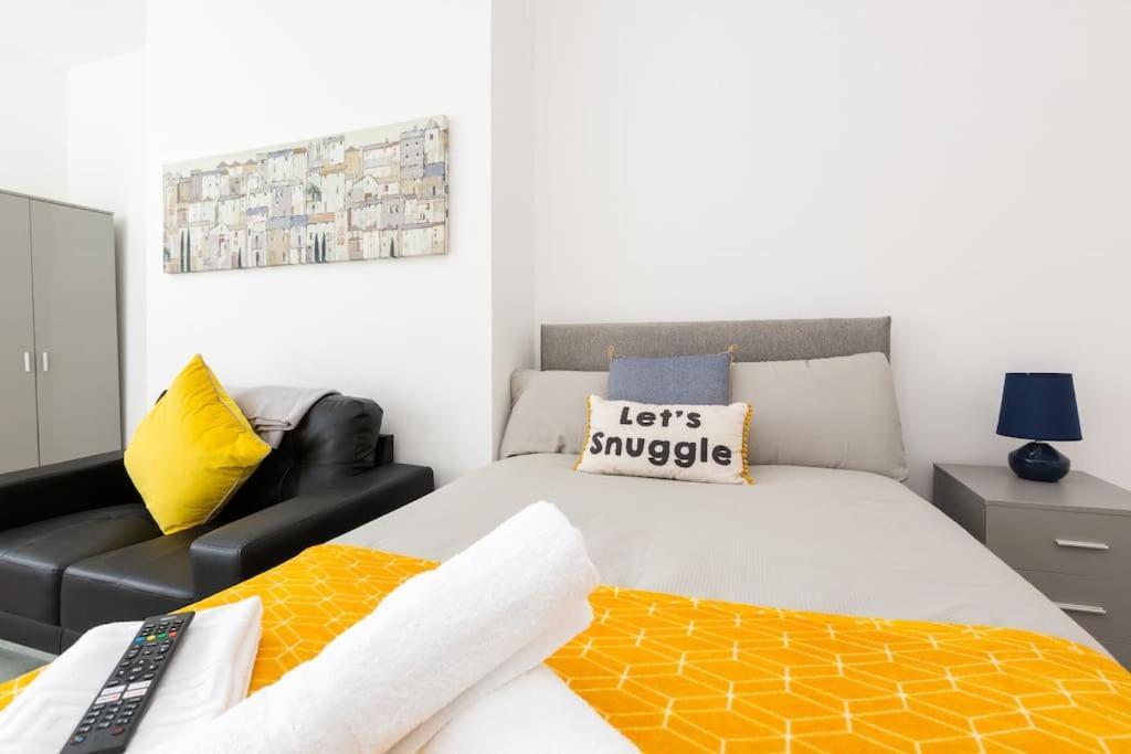 St Marys Studios-free Street Parking Apartment