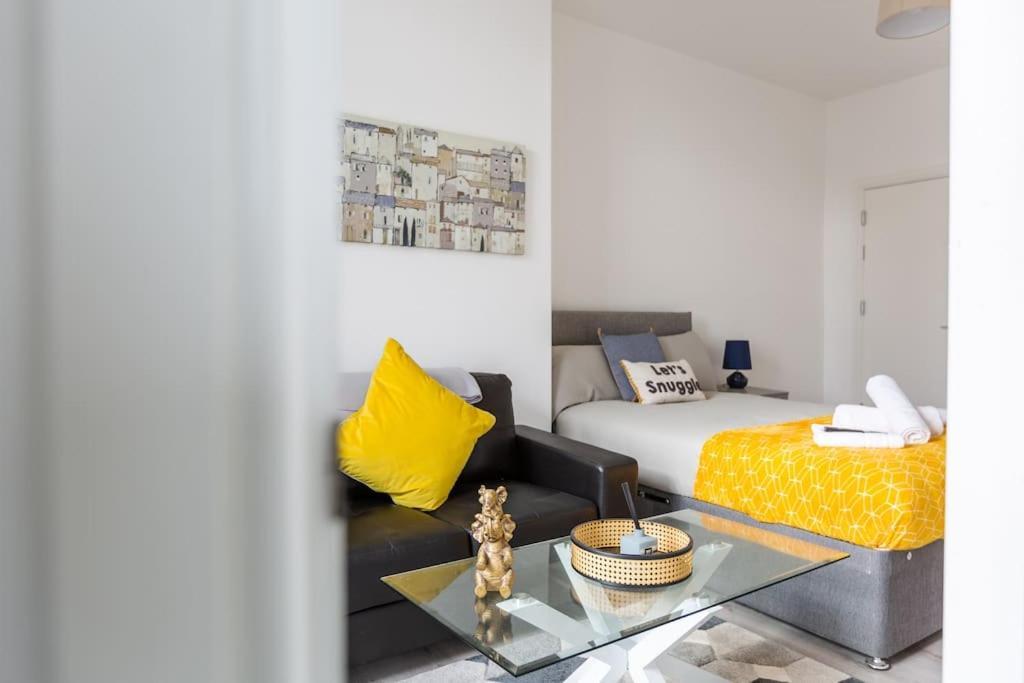 St Marys Studios-free Street Parking Apartment *