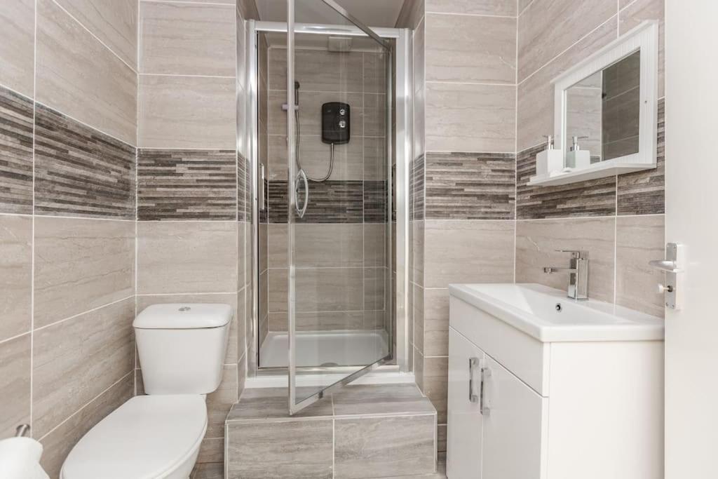 St Marys Studios-free Street Parking Apartment *