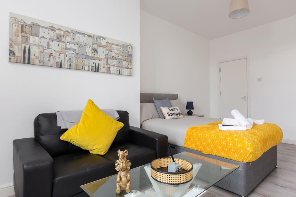 St Marys Studios-free Street Parking Apartment