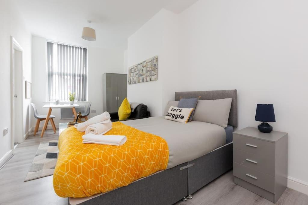 St Marys Studios-free Street Parking Apartment *