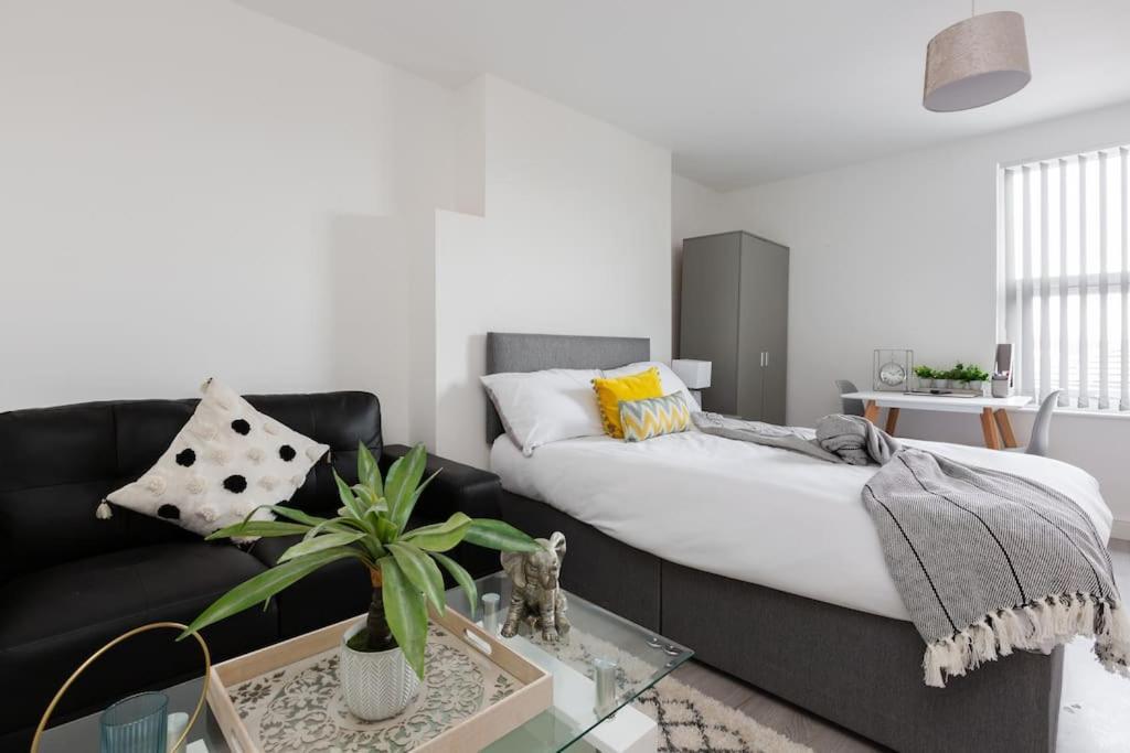 Apartment St Marys Studios-free Street Parking *