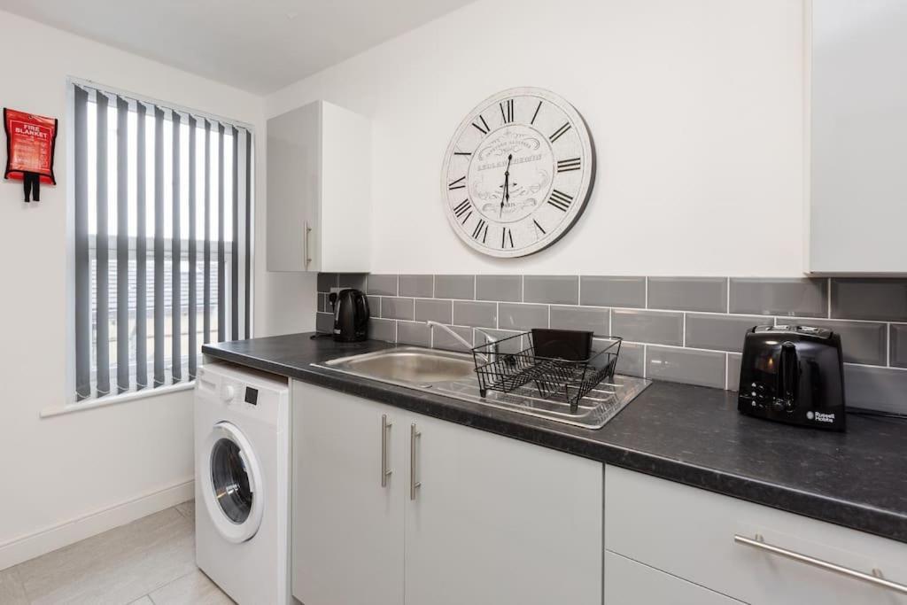 St Marys Studios-free Street Parking Apartment