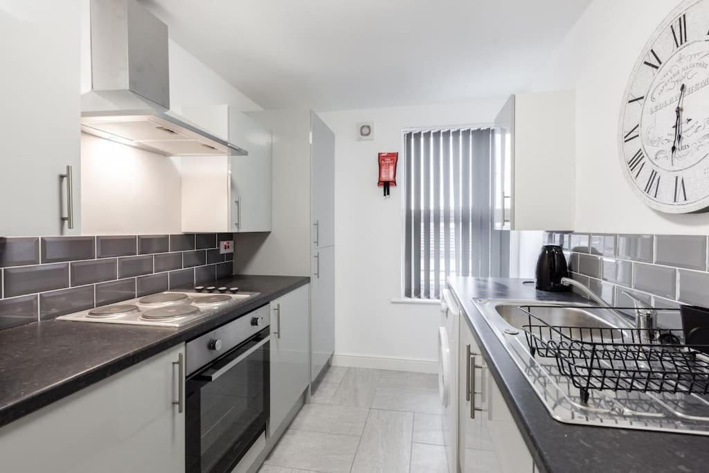 St Marys Studios-free Street Parking Apartment *