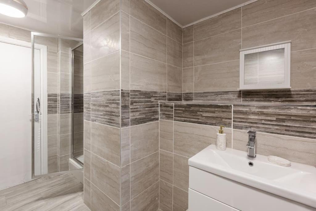 St Marys Studios-free Street Parking Apartment Liverpool