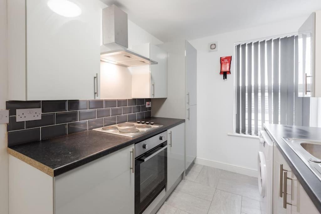 St Marys Studios-free Street Parking Apartment *