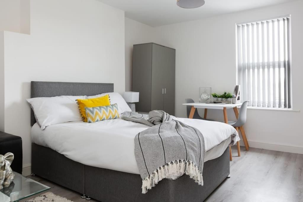 Apartment St Marys Studios-free Street Parking Liverpool