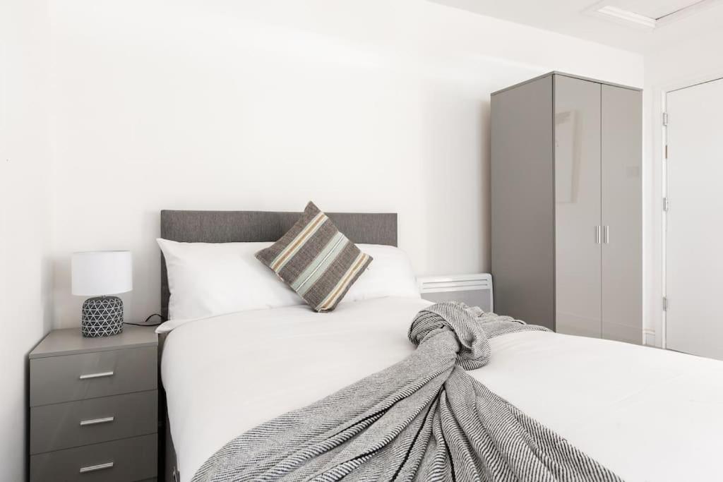 St Marys Studios-free Street Parking Apartment