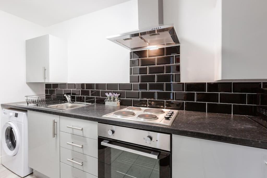 Apartment St Marys Studios-free Street Parking *