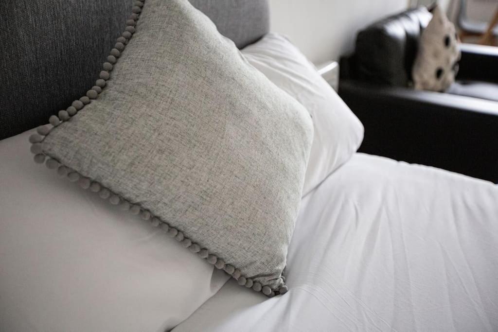 St Marys Studios-free Street Parking Apartment Liverpool
