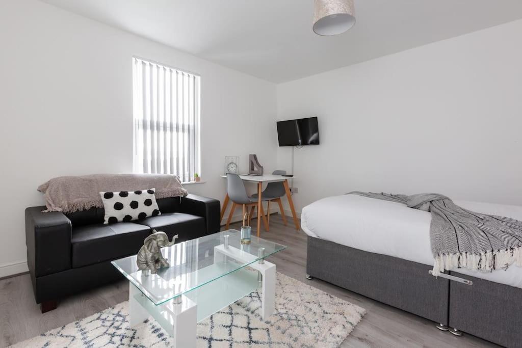 Apartment St Marys Studios-free Street Parking *