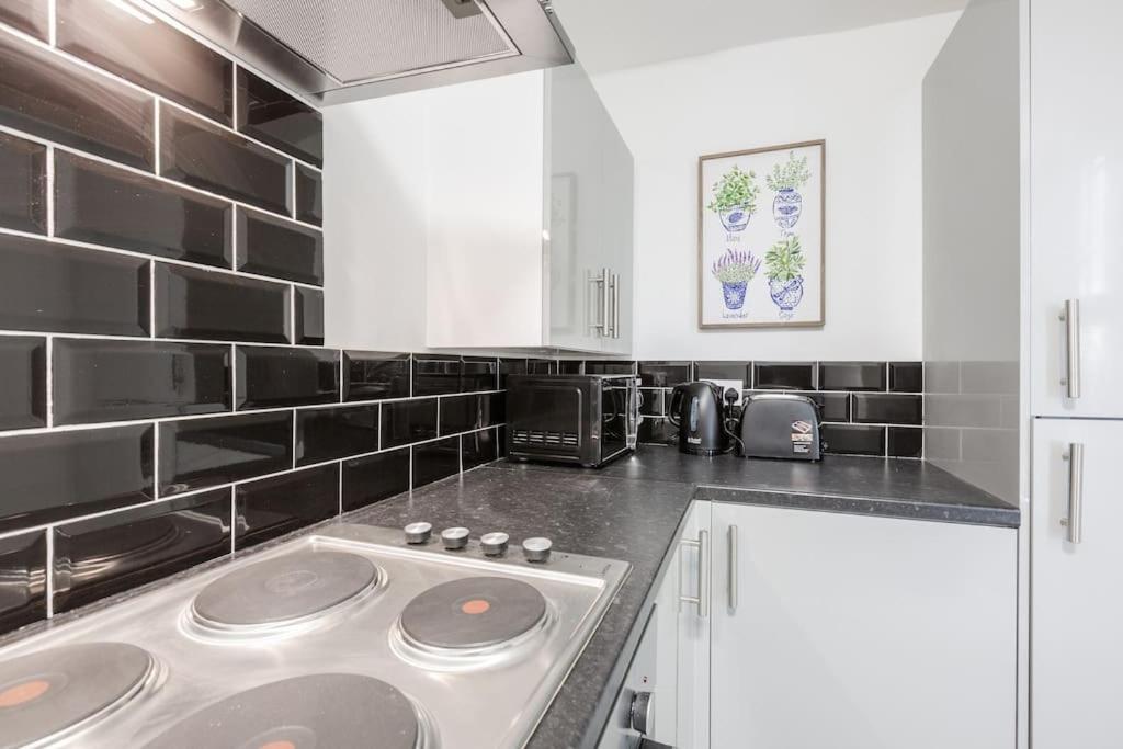 St Marys Studios-free Street Parking Apartment