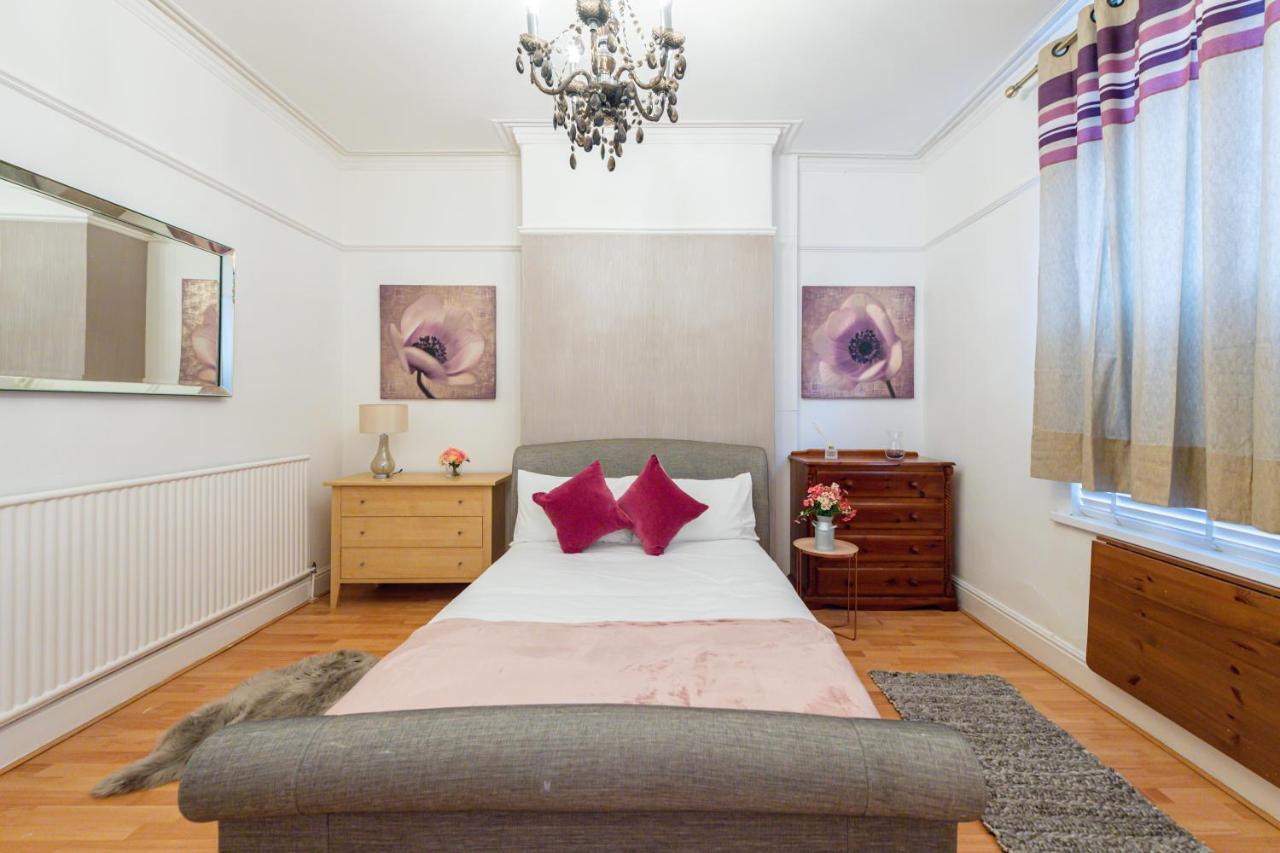 Oak Apartment