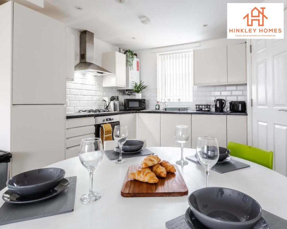 Modern Centre Townhouse By Hinkley Homes Holiday home Liverpool