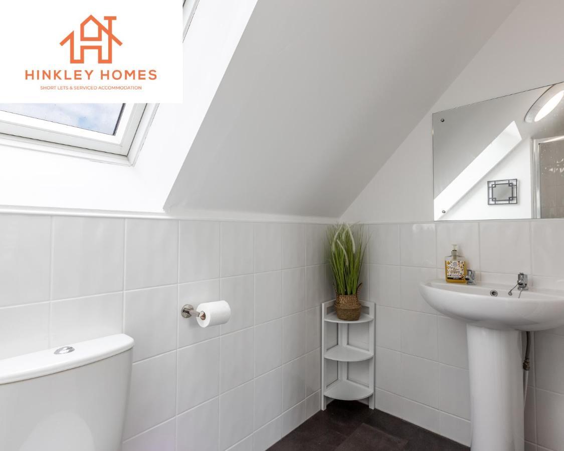 Apartment 5 Beds - Free Gated Parking - Centre - By Hinkley Homes Short Lets & Serviced *