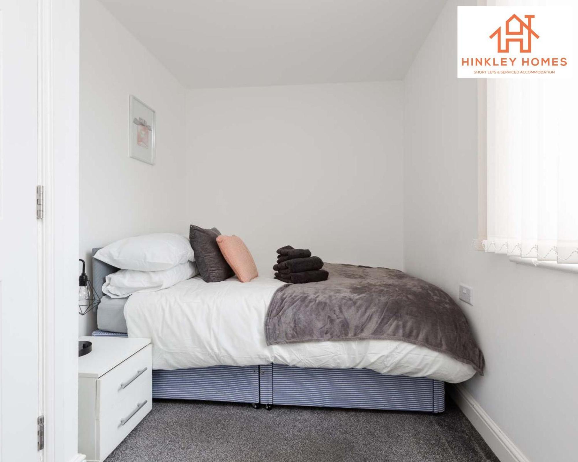 Modern Centre Townhouse By Hinkley Homes Holiday home