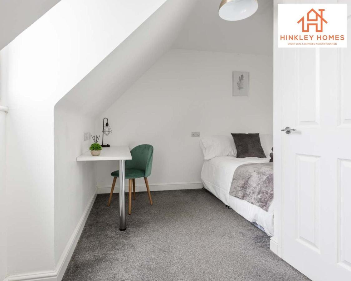 Modern Centre Townhouse By Hinkley Homes Holiday home Liverpool
