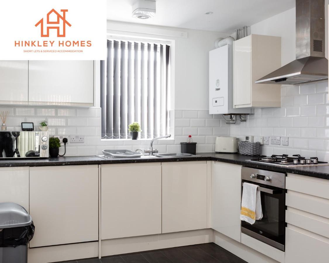 5 Beds - Free Gated Parking - Centre - By Hinkley Homes Short Lets & Serviced Apartment *
