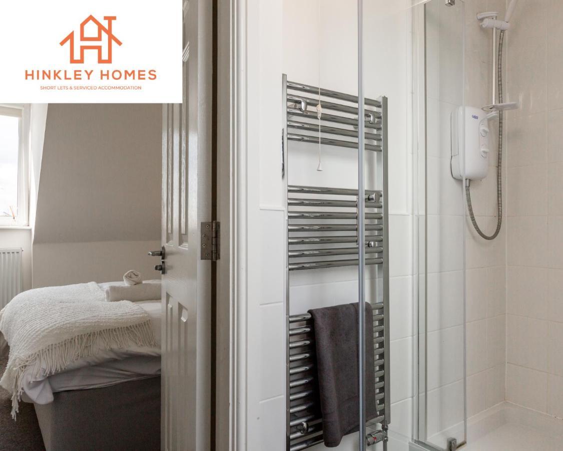 5 Beds - Free Gated Parking - Centre - By Hinkley Homes Short Lets & Serviced *